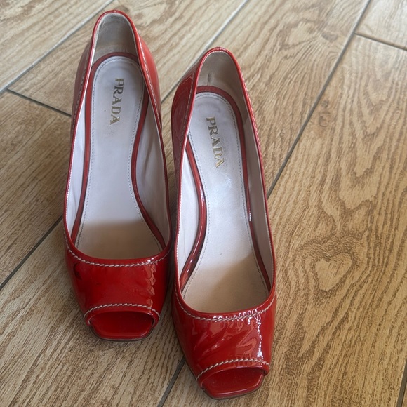Prada Red Patent Leather Espadrille Wedge Peep Toe Heels Size 39 (8.5-9) - Picture 4 of 16
